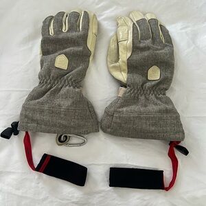 Hestra Size 8 Women’s Ski Gloves